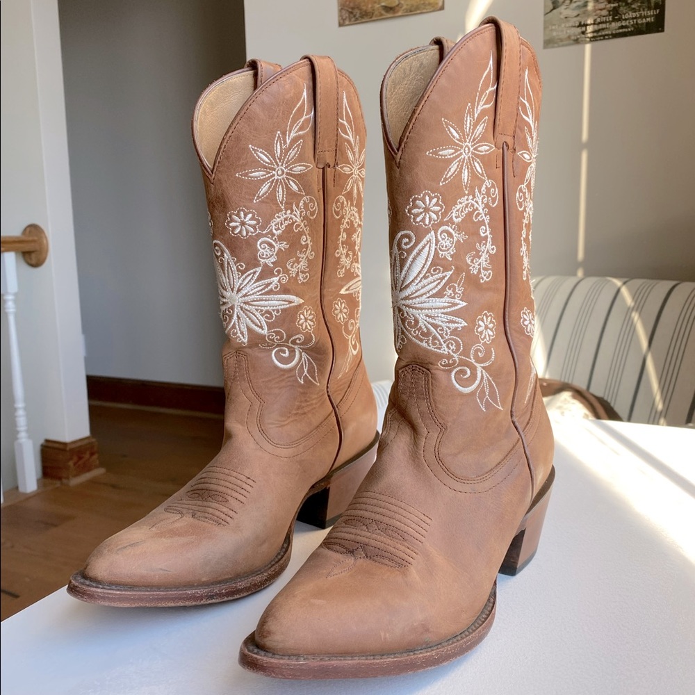 womens shyanne cowboy boots tan size 7.5